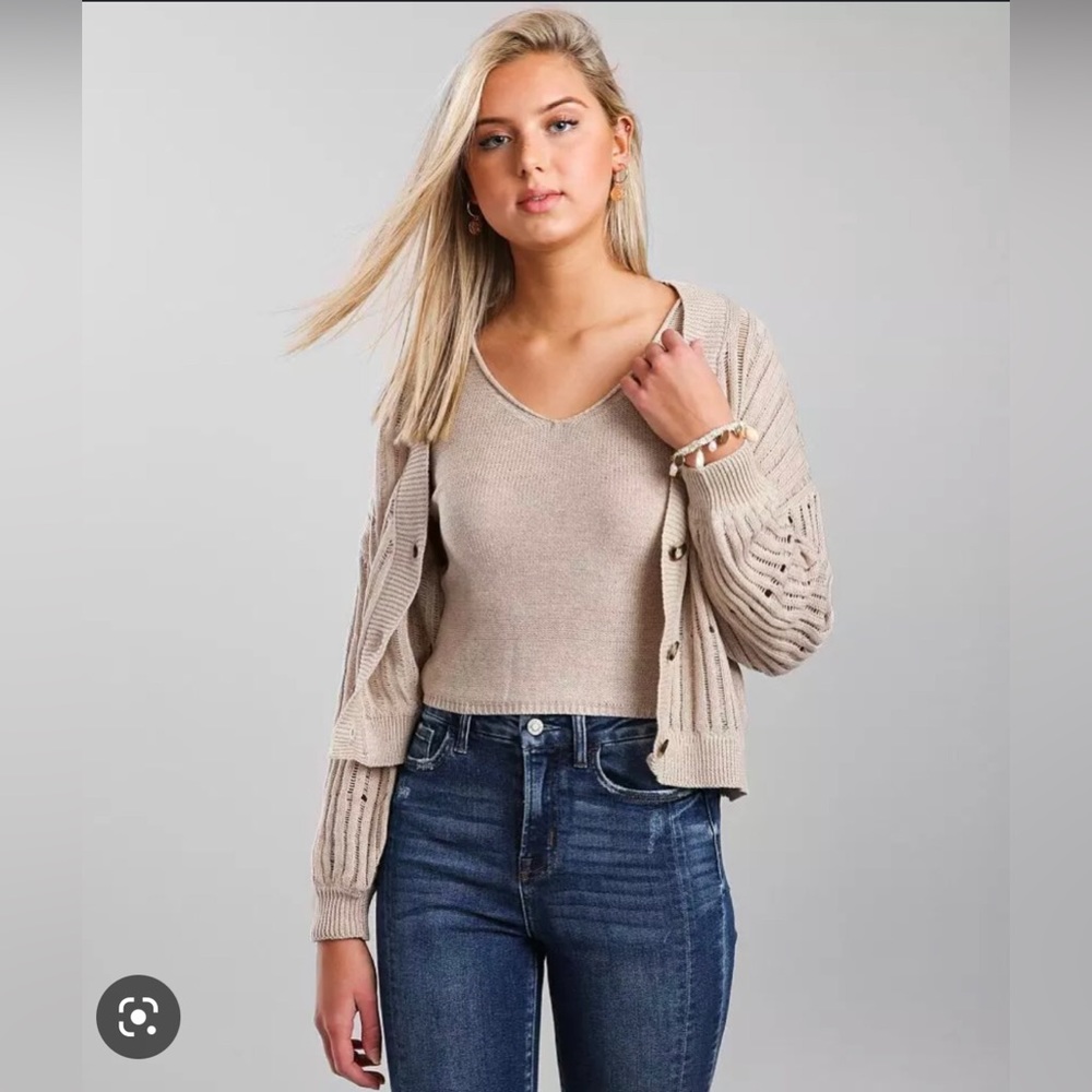 Women’s cropped knit cardigan and tank set